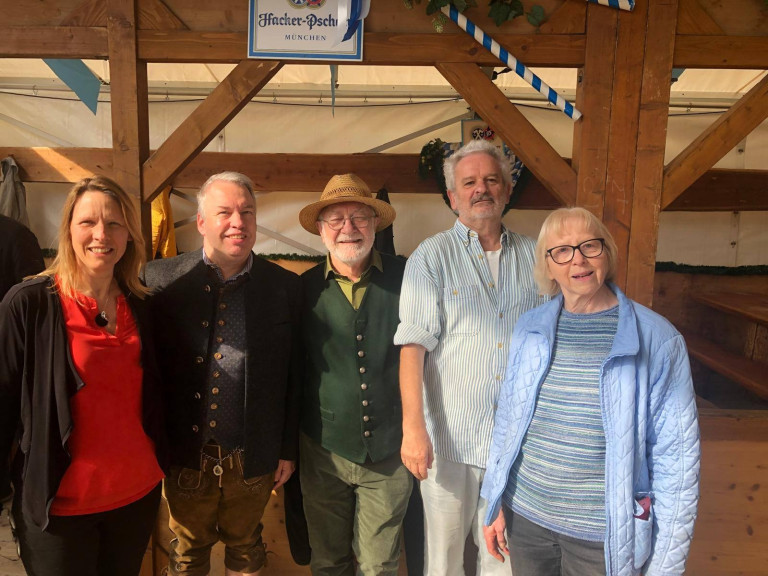 Leone mit SPD-Team beim Gaudi-Stockschießen Volksfest Puchheim